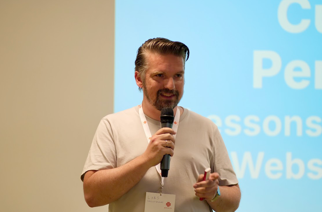 A person speaking into a microphone

AI-generated content may be incorrect.