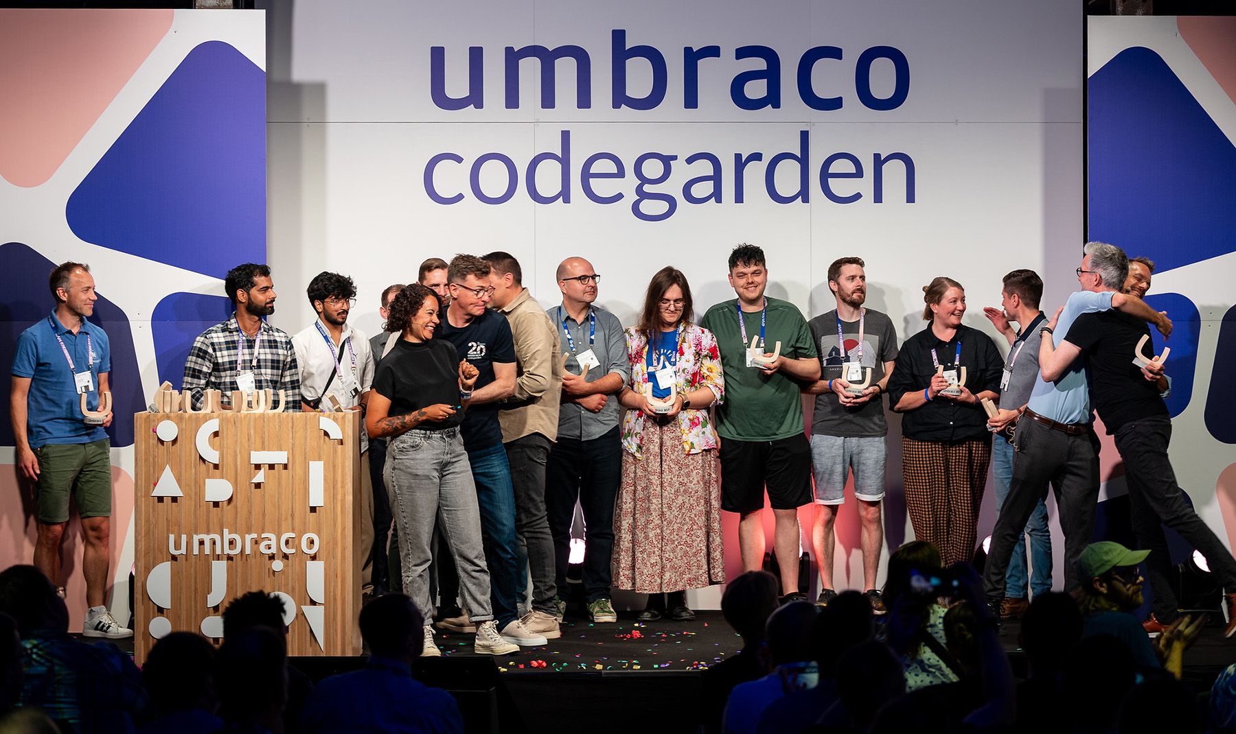 A group of people standing on a stage

AI-generated content may be incorrect.