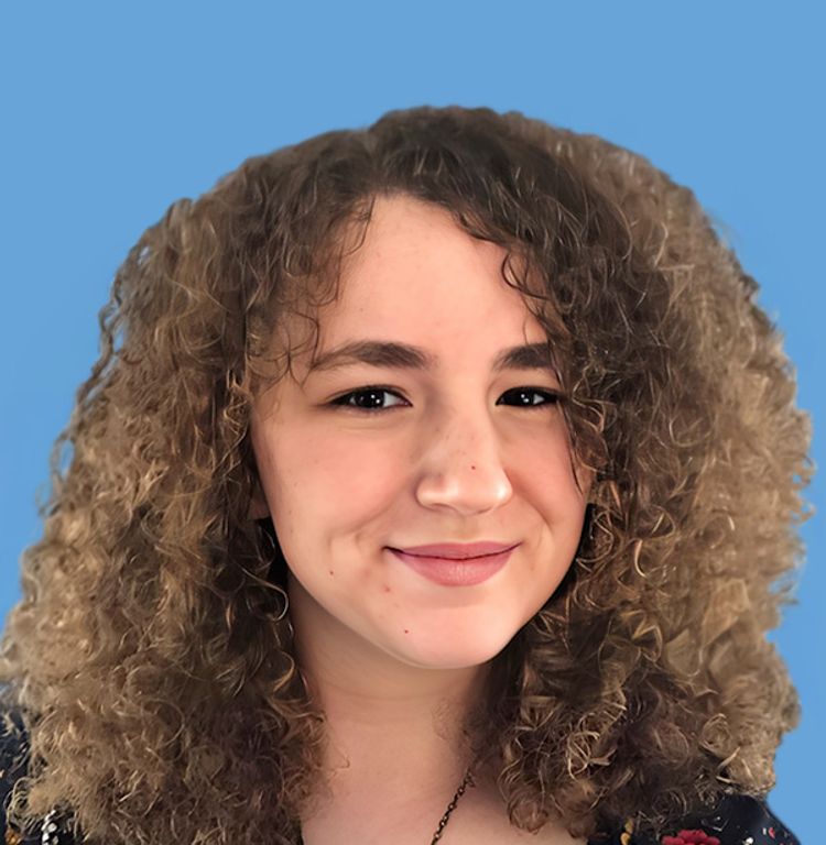 Gillian Mays headshot