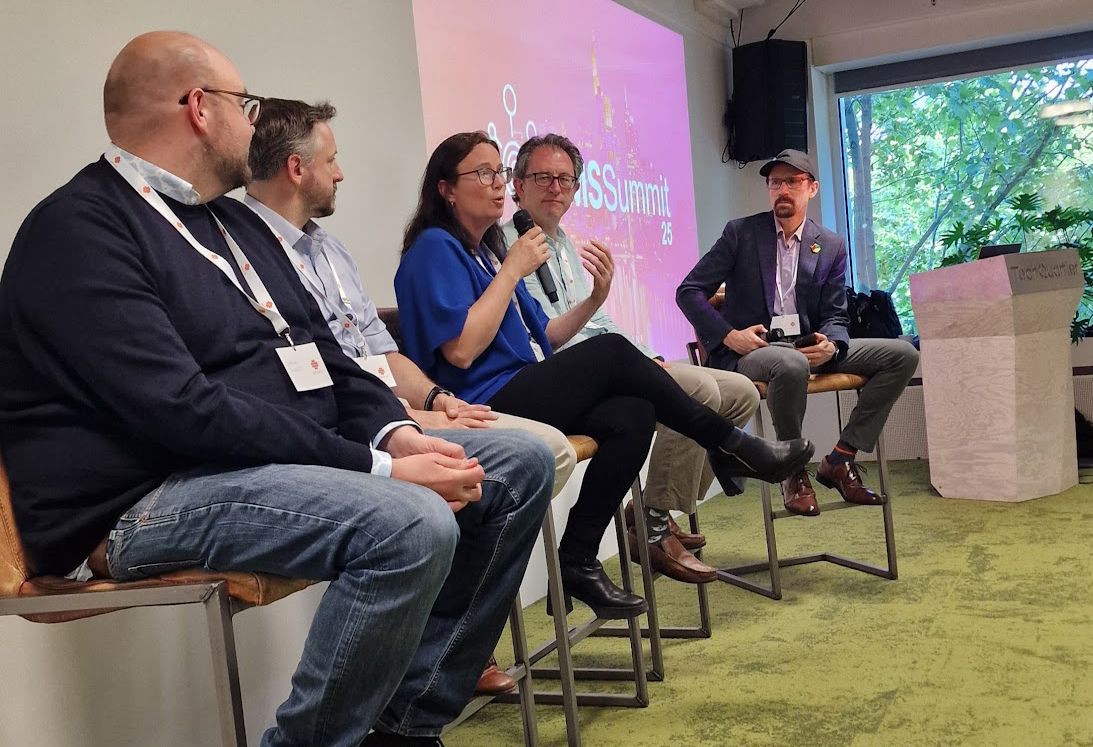 A group of people sitting in chairs

AI-generated content may be incorrect.