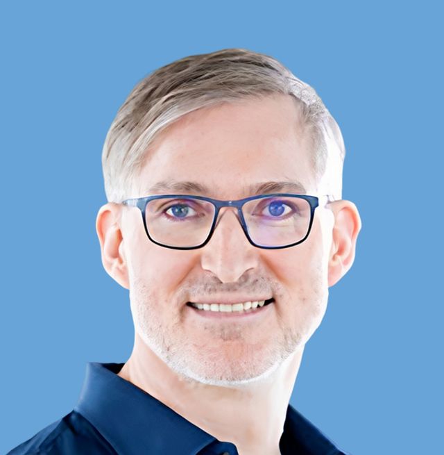 Soren Stamer headshot